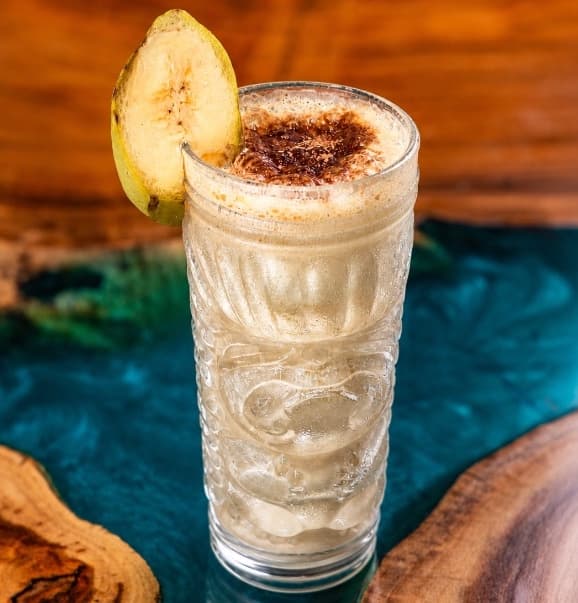 Cold brew shake — Protein shake with espresso, banana, and vanilla whey protein. Creamy, refreshing, and packed with e