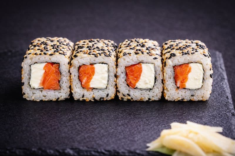 Hokkaido Uramaki 4 pcs — A roll with seafood and cream cheese for true connoisseurs