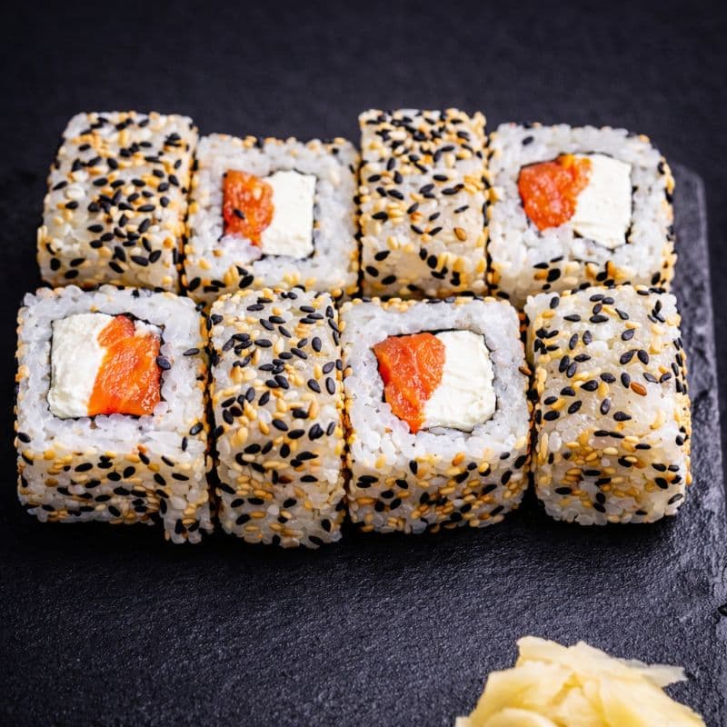 Hokkaido Uramaki 8 pcs — A roll with seafood and cream cheese for true connoisseurs