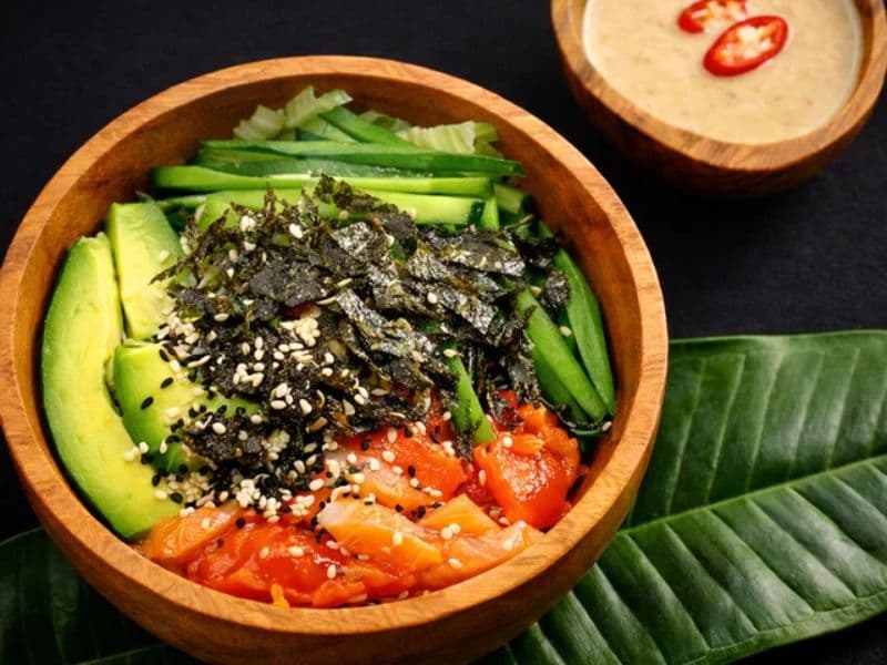 Ikura Sarada — A salad with fresh salmon and fresh vegetables for seafood enthusiasm