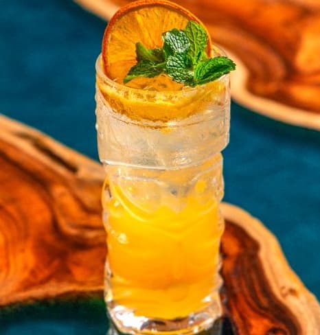Orangering — Refreshing citrus mix with fresh orange and a light sparkling finish. Bright, juicy, and perfect for