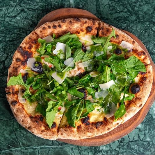 Shrimps on garlic sauce — Neapolitan pizza with creamy garlic sauce, mozzarella, shrimp, fresh rucola, and pesto. Light, fragr